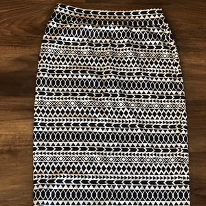 Black and white midi skirt: Size Medium